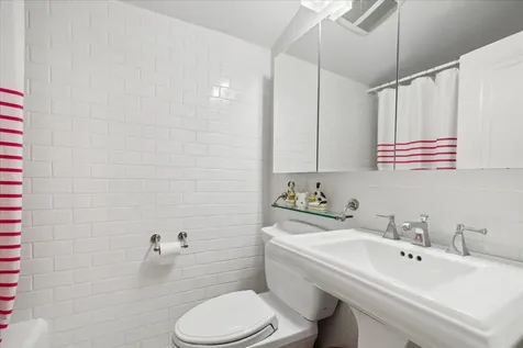 635 Green Briar Lane Lake Forest IL 60045