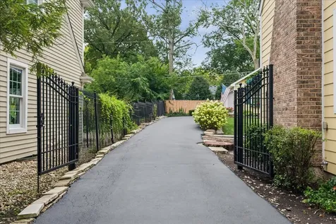 635 Green Briar Lane Lake Forest IL 60045