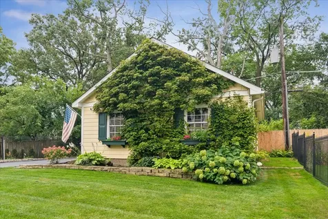 635 Green Briar Lane Lake Forest IL 60045