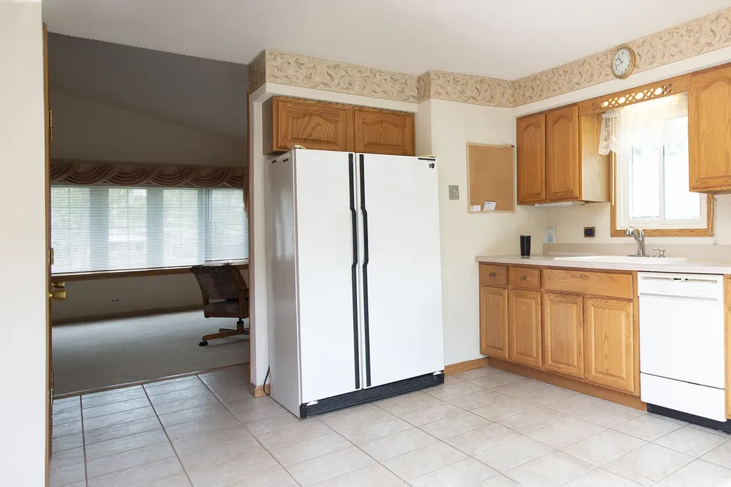 921 South Iowa Avenue Addison IL 60101