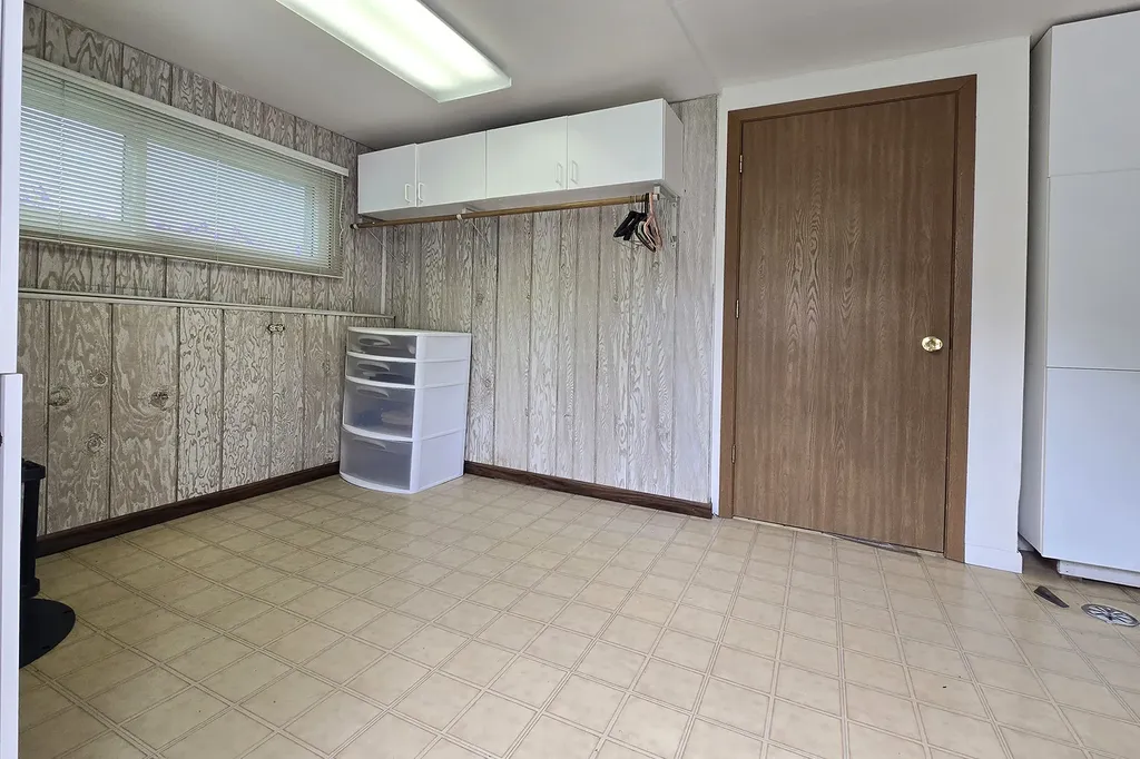 921 South Iowa Avenue Addison IL 60101
