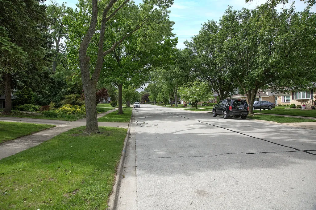 921 South Iowa Avenue Addison IL 60101