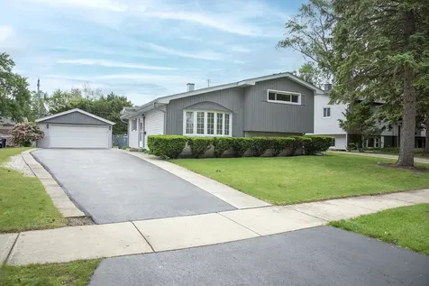 921 South Iowa Avenue Addison IL 60101