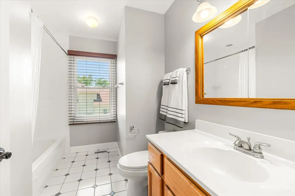 2266 Richmond Drive Wheaton IL 60189