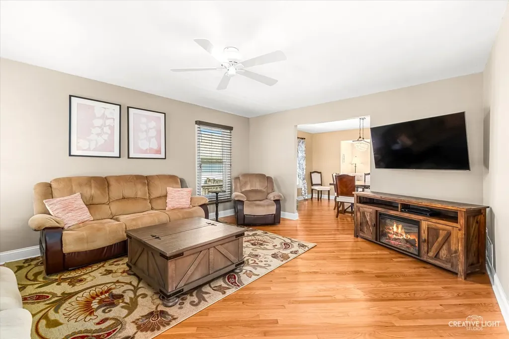2266 Richmond Drive Wheaton IL 60189