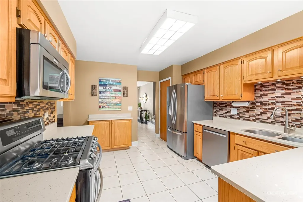 2266 Richmond Drive Wheaton IL 60189