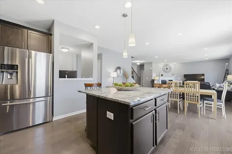 708 Rochester Lane South Elgin IL 60177