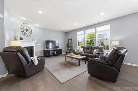 708 Rochester Lane South Elgin IL 60177