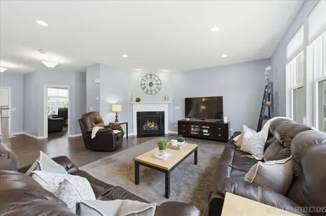 708 Rochester Lane South Elgin IL 60177