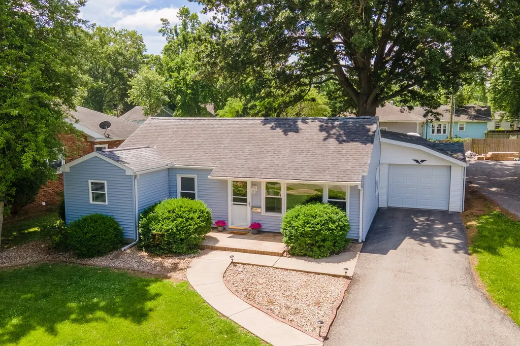 513 East Allen Avenue Marion IL 62959