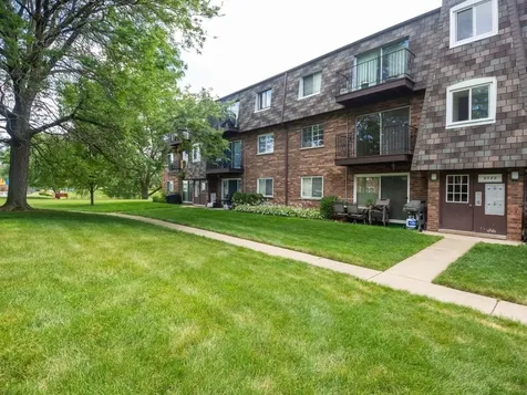 9388 Bay Colony Drive Des Plaines IL 60016