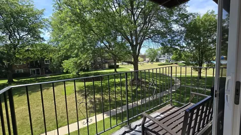 9388 Bay Colony Drive Des Plaines IL 60016