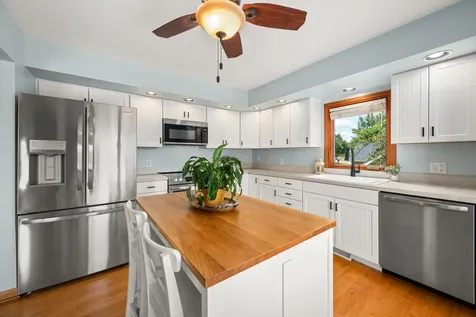 1404 Larson Street Sycamore IL 60178