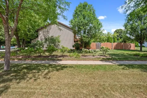 1404 Larson Street Sycamore IL 60178