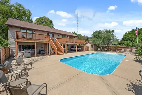 1404 Larson Street Sycamore IL 60178