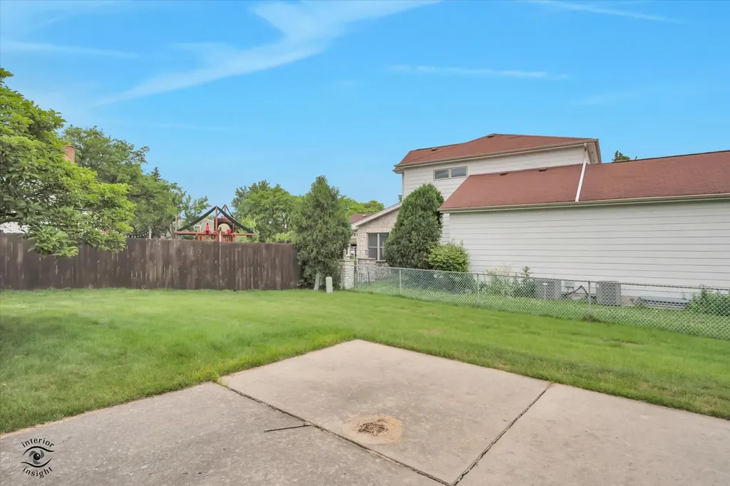 767 Oakwood Drive Westmont IL 60559