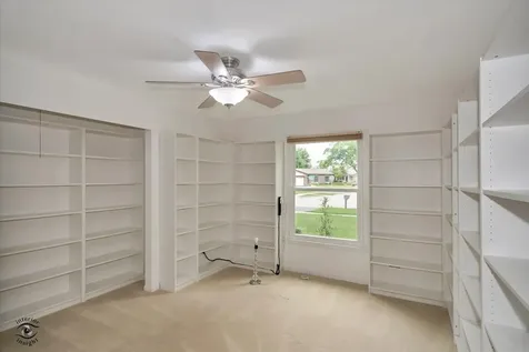 767 Oakwood Drive Westmont IL 60559