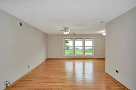 767 Oakwood Drive Westmont IL 60559