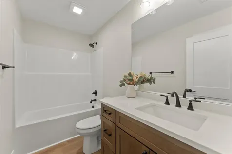 1408 Ravenwood Drive Mahomet IL 61853