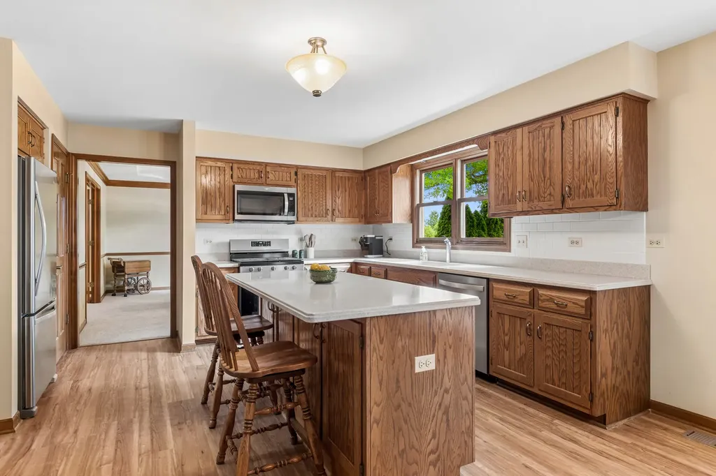 6127 Tyrnbury Drive Lisle IL 60532