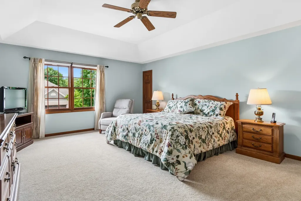 6127 Tyrnbury Drive Lisle IL 60532