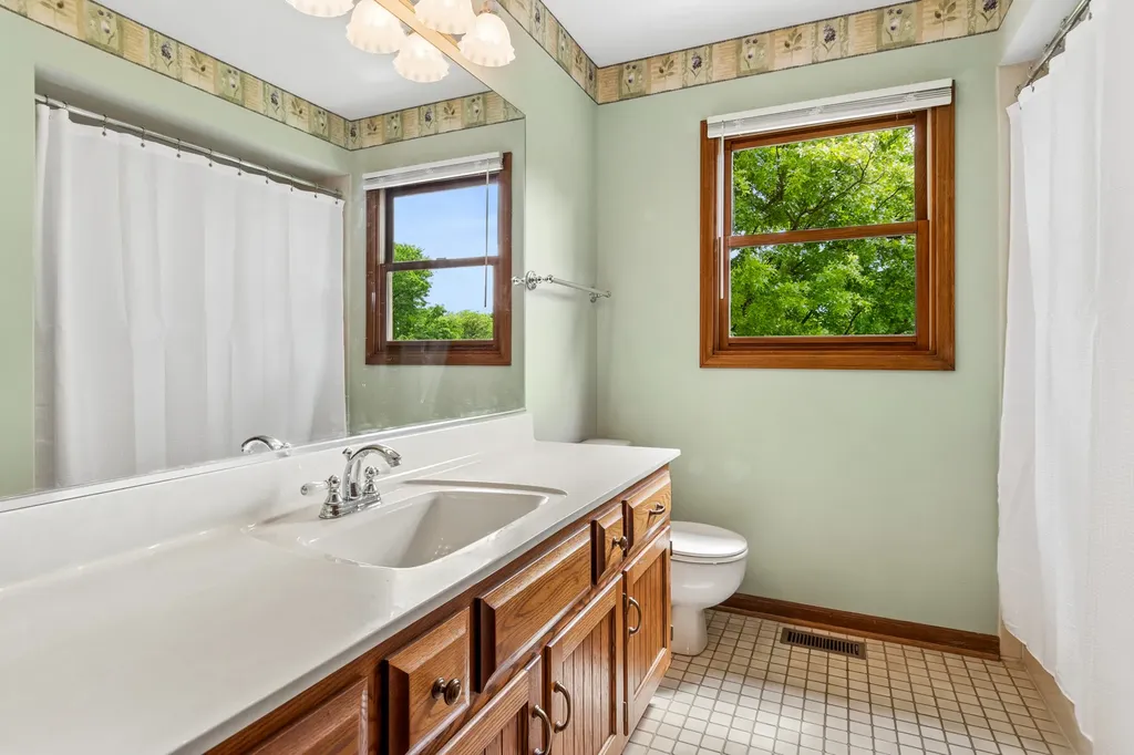 6127 Tyrnbury Drive Lisle IL 60532