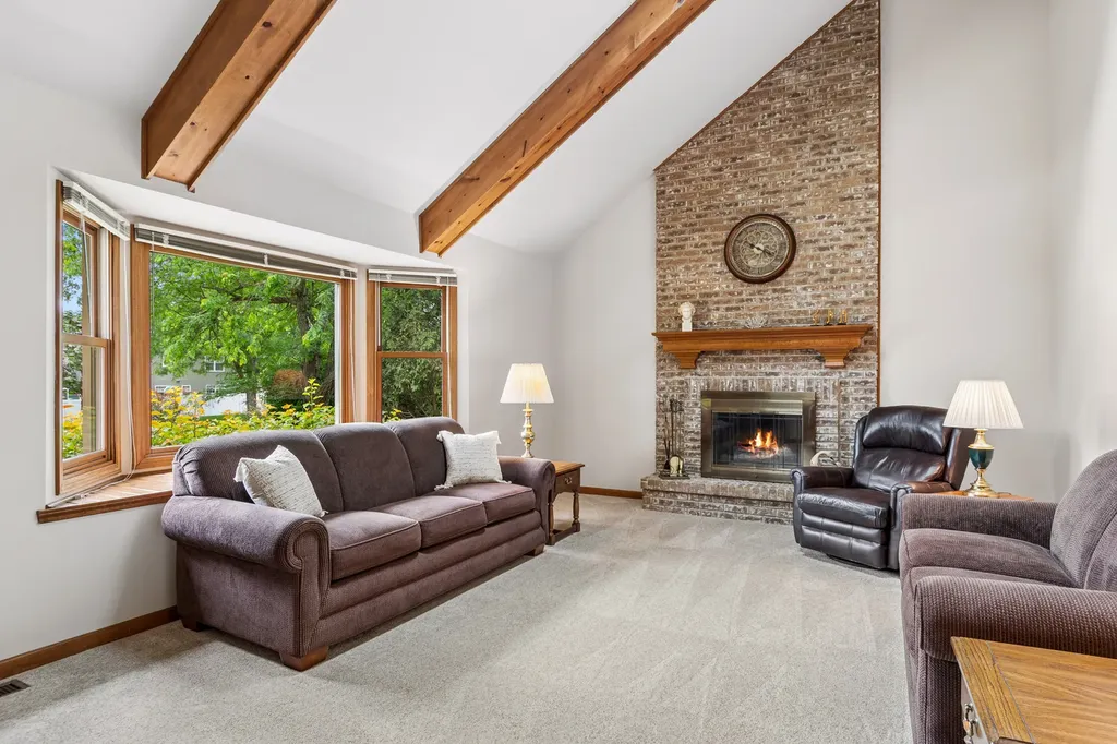6127 Tyrnbury Drive Lisle IL 60532