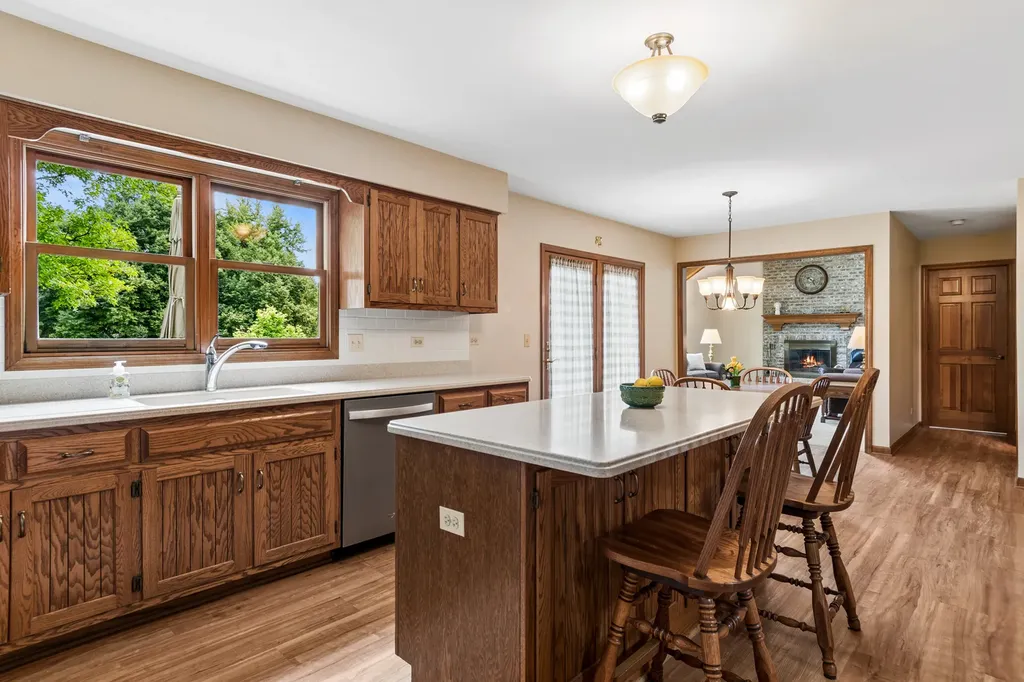 6127 Tyrnbury Drive Lisle IL 60532