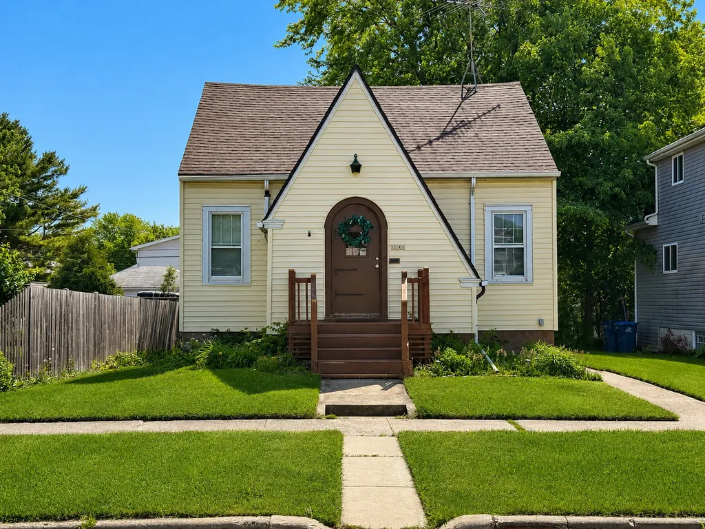 1141 Victoria Avenue North Chicago IL 60064