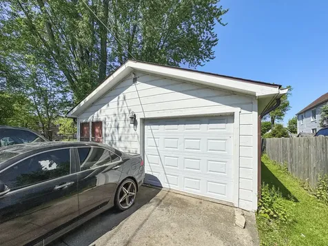 1141 Victoria Avenue North Chicago IL 60064