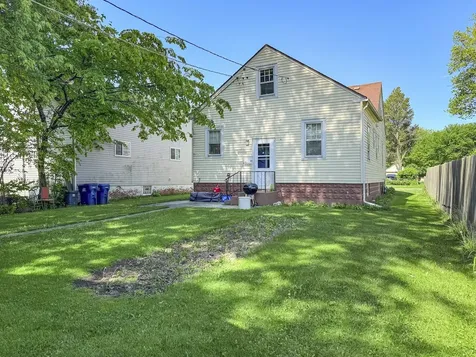 1141 Victoria Avenue North Chicago IL 60064