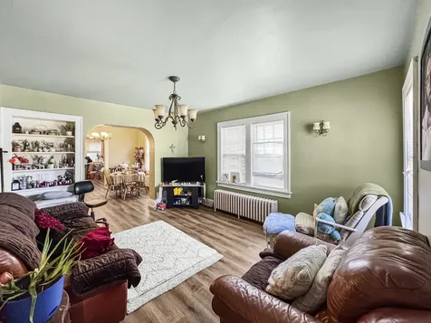 1141 Victoria Avenue North Chicago IL 60064