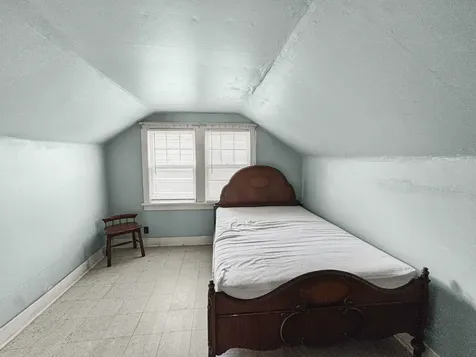 1141 Victoria Avenue North Chicago IL 60064