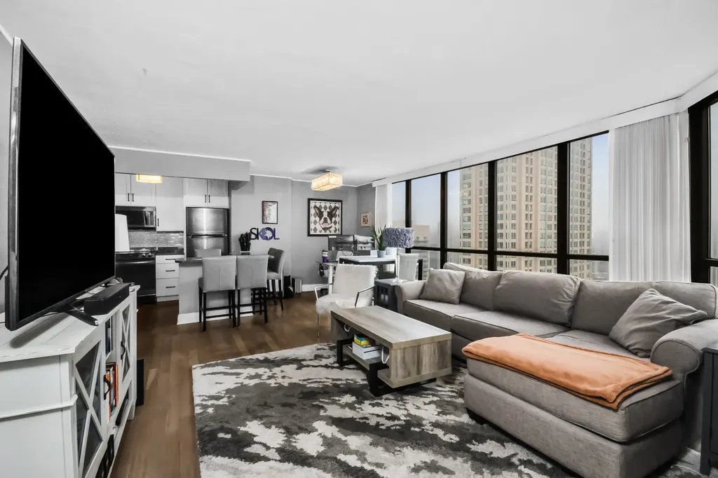 10 East Ontario Street Chicago IL 60611