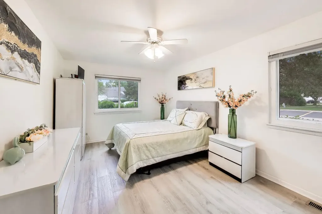 1264 Williamsburg Drive Schaumburg IL 60193