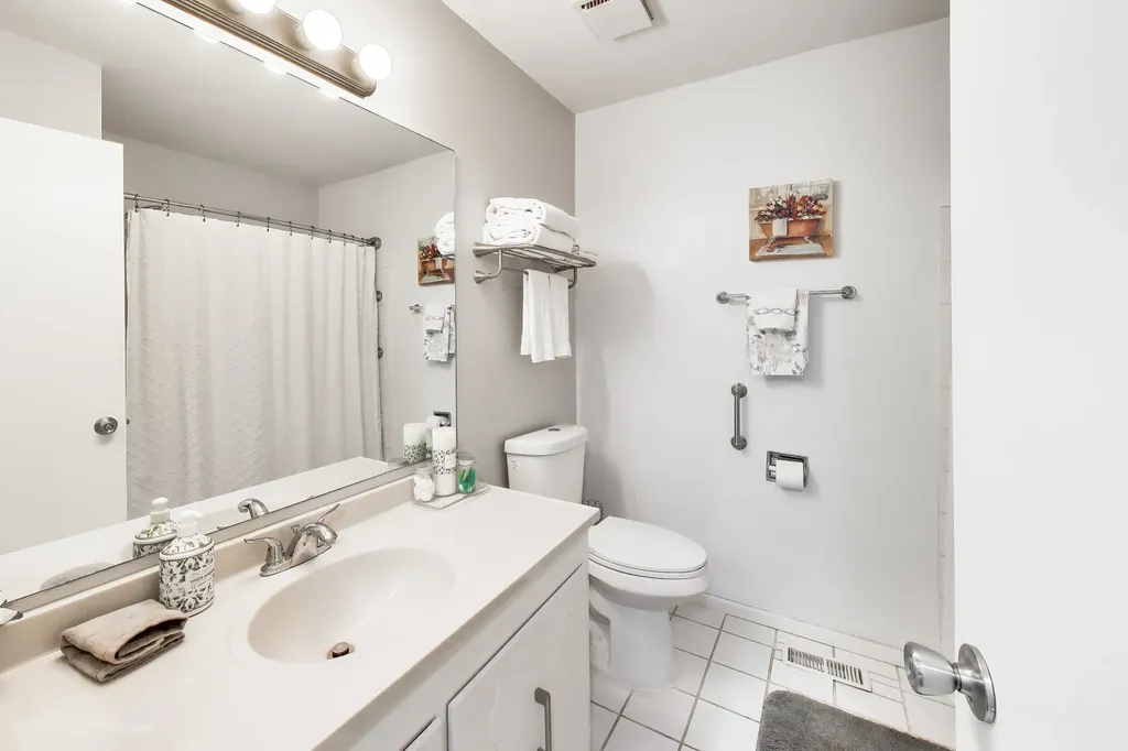 1264 Williamsburg Drive Schaumburg IL 60193