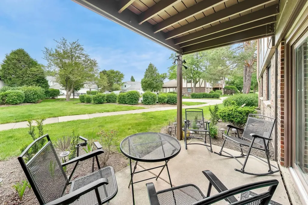 1264 Williamsburg Drive Schaumburg IL 60193