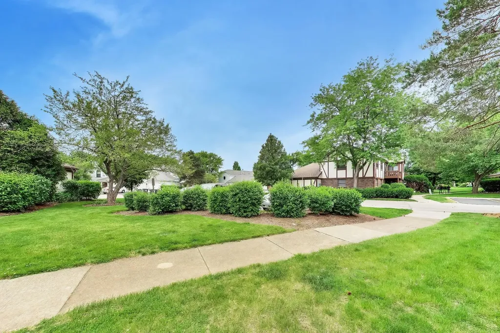 1264 Williamsburg Drive Schaumburg IL 60193