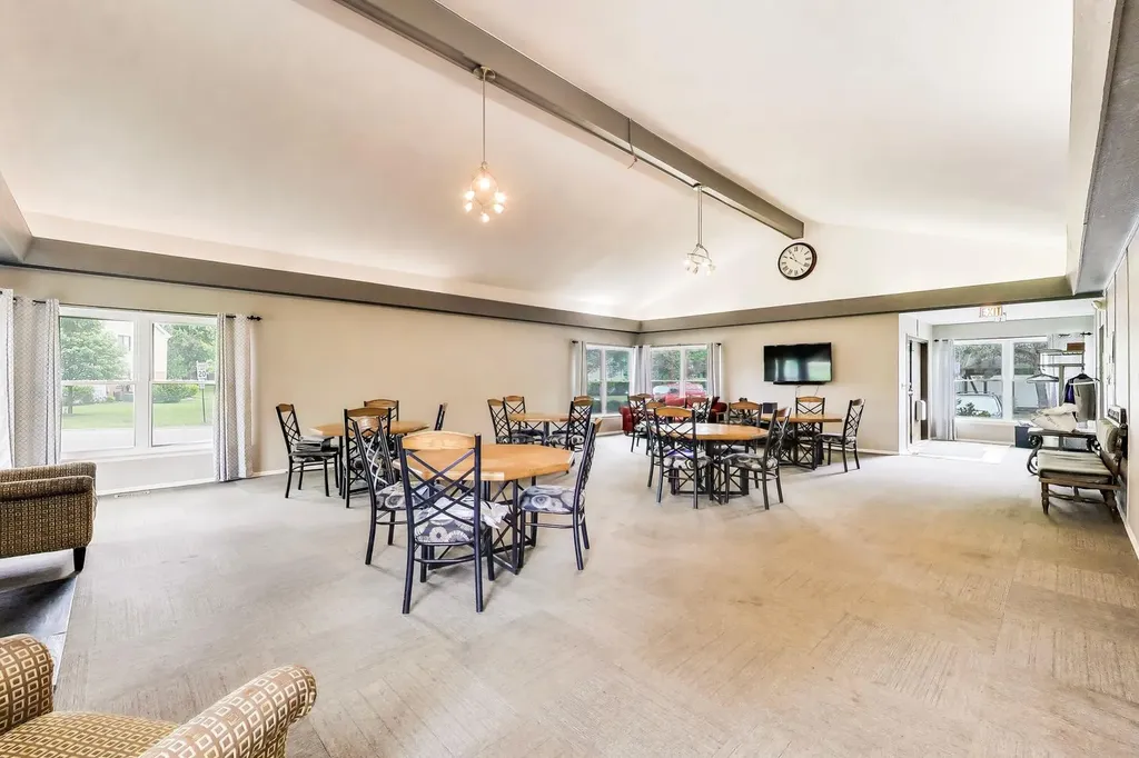 1264 Williamsburg Drive Schaumburg IL 60193
