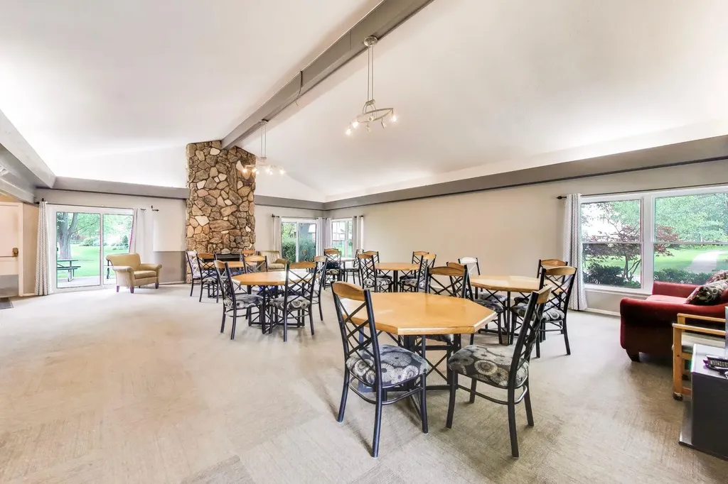1264 Williamsburg Drive Schaumburg IL 60193