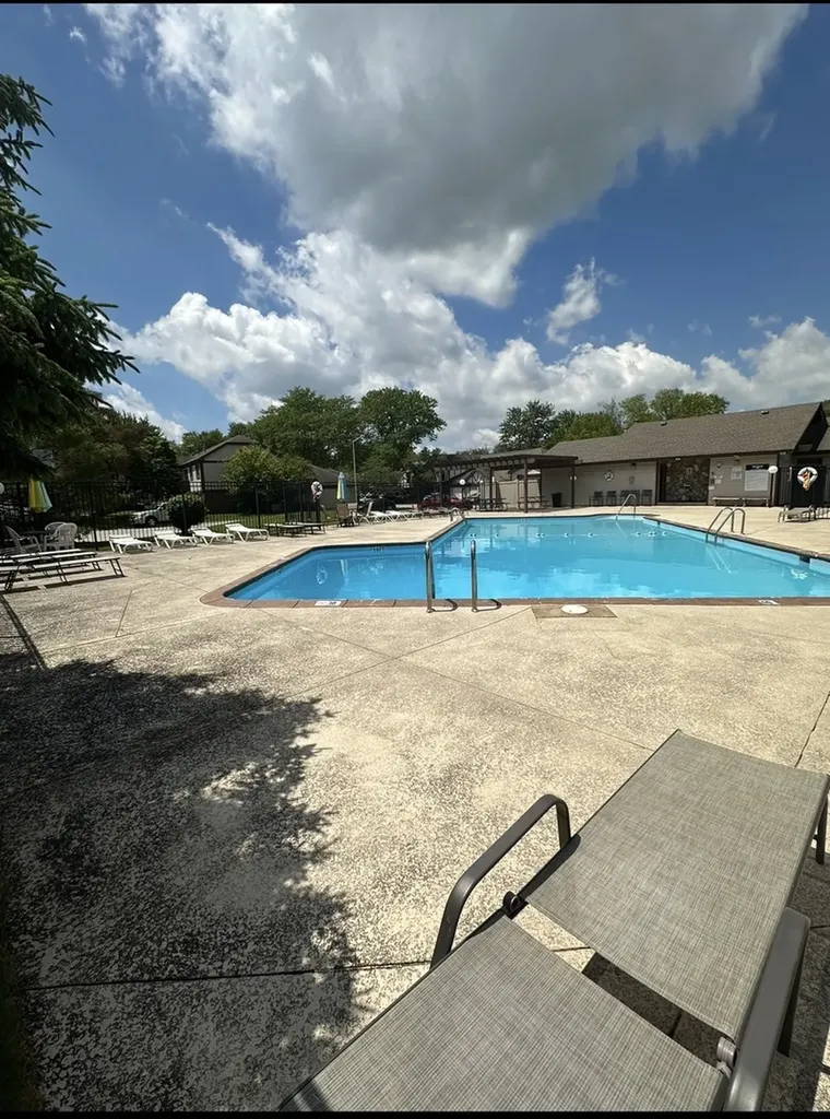 1264 Williamsburg Drive Schaumburg IL 60193