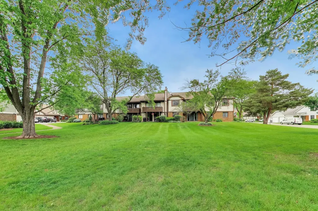 1264 Williamsburg Drive Schaumburg IL 60193