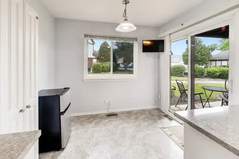 1264 Williamsburg Drive Schaumburg IL 60193