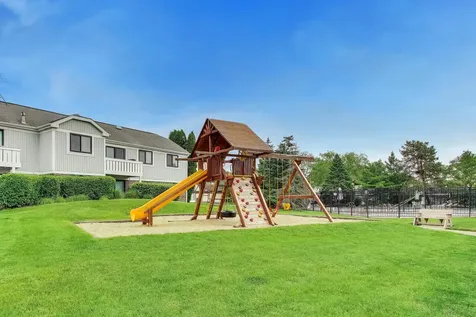 1264 Williamsburg Drive Schaumburg IL 60193