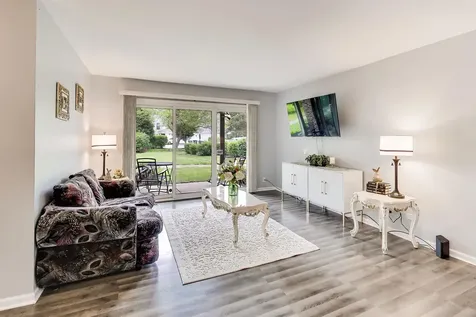 1264 Williamsburg Drive Schaumburg IL 60193