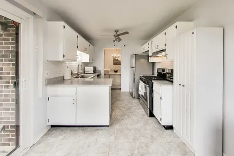 1264 Williamsburg Drive Schaumburg IL 60193