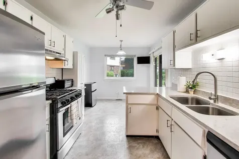 1264 Williamsburg Drive Schaumburg IL 60193