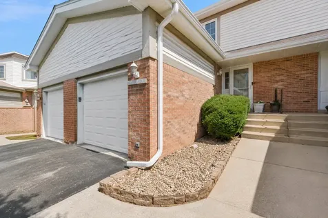 15931 Blackwater Court Tinley Park IL 60477