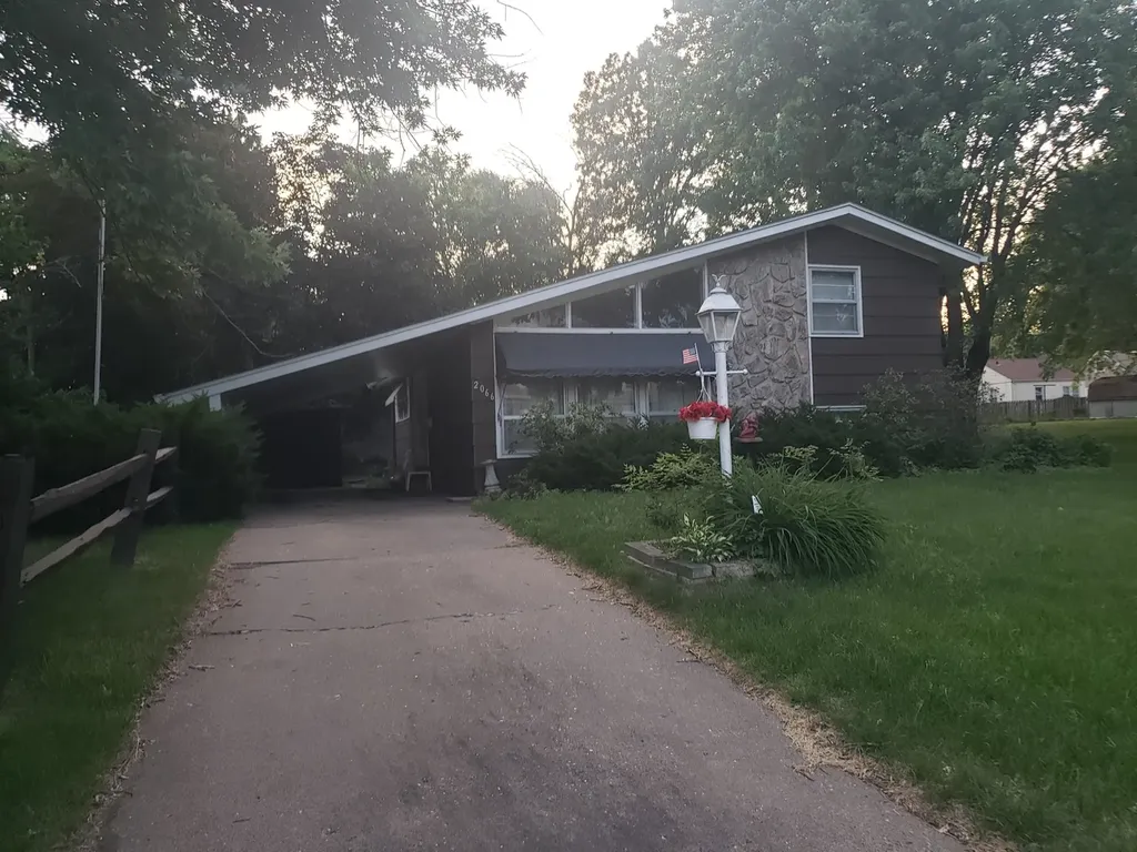 2066 38TH Street Rock Island IL 61201