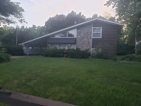 2066 38TH Street Rock Island IL 61201